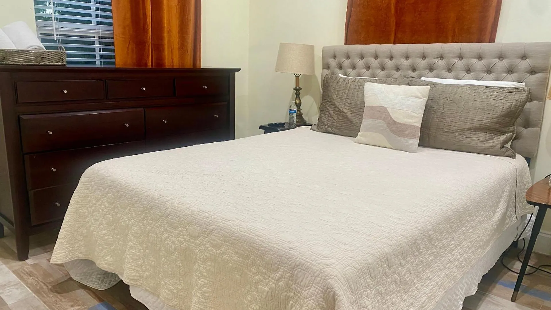 Private At Centrally Located With Free Parking * Miami