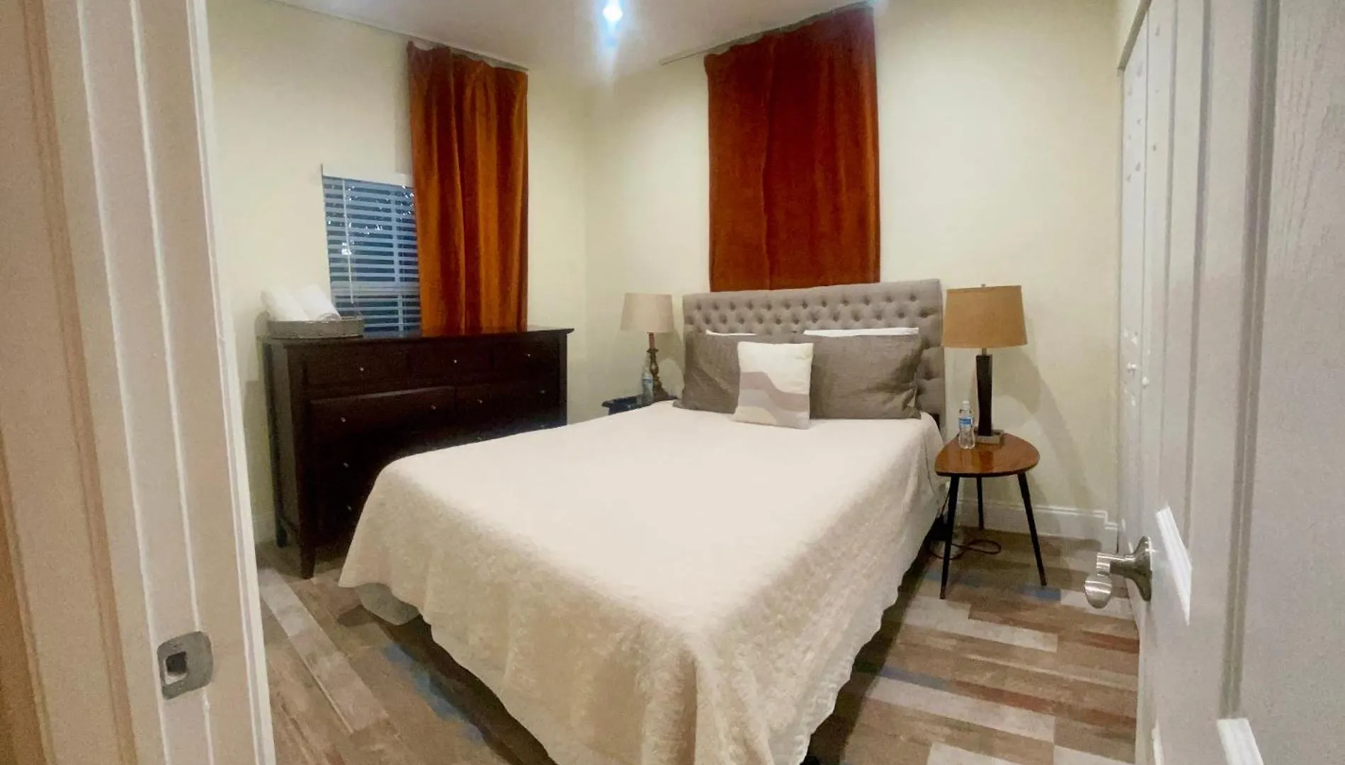 Private At Centrally Located With Free Parking Homestay