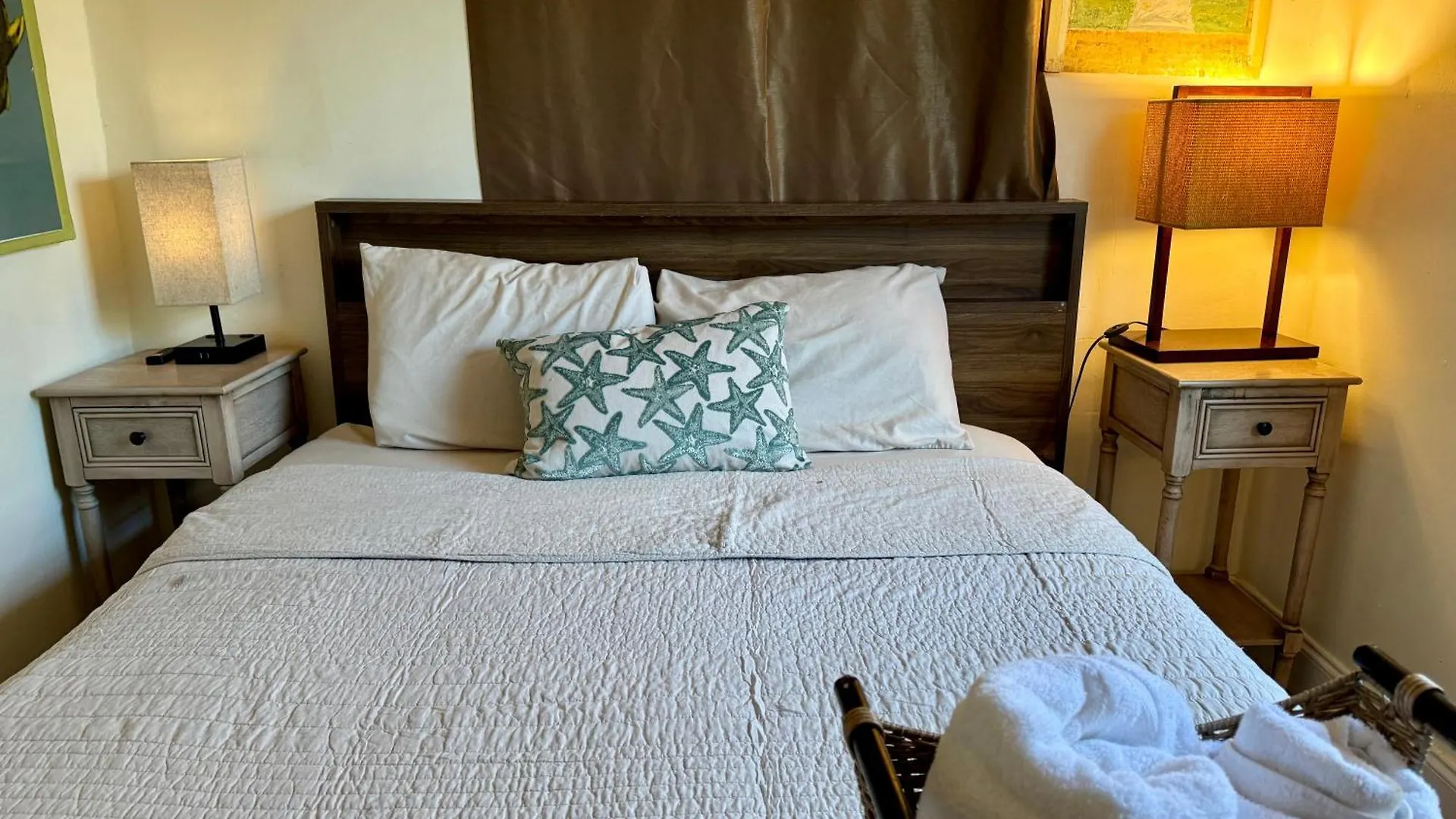 Private At Centrally Located With Free Parking Homestay