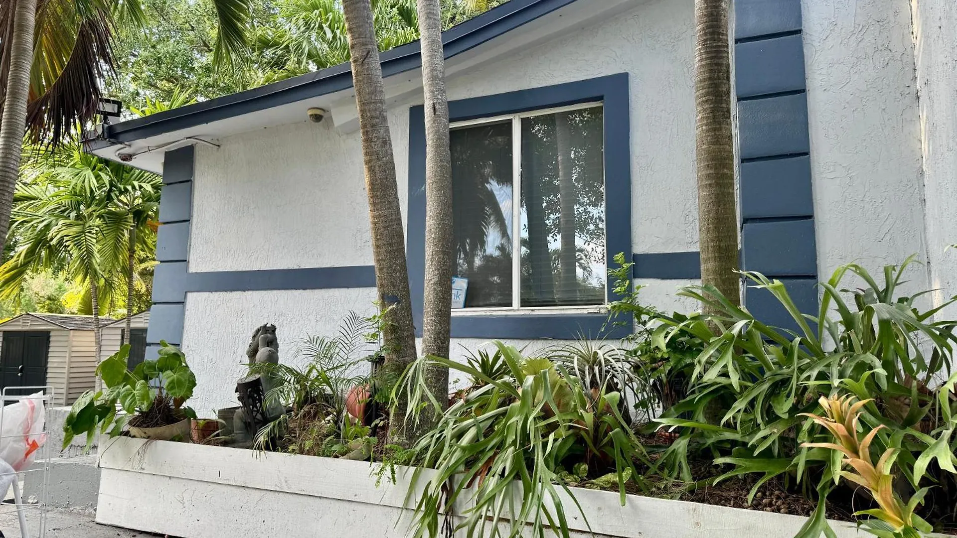 Private At Centrally Located With Free Parking Homestay *