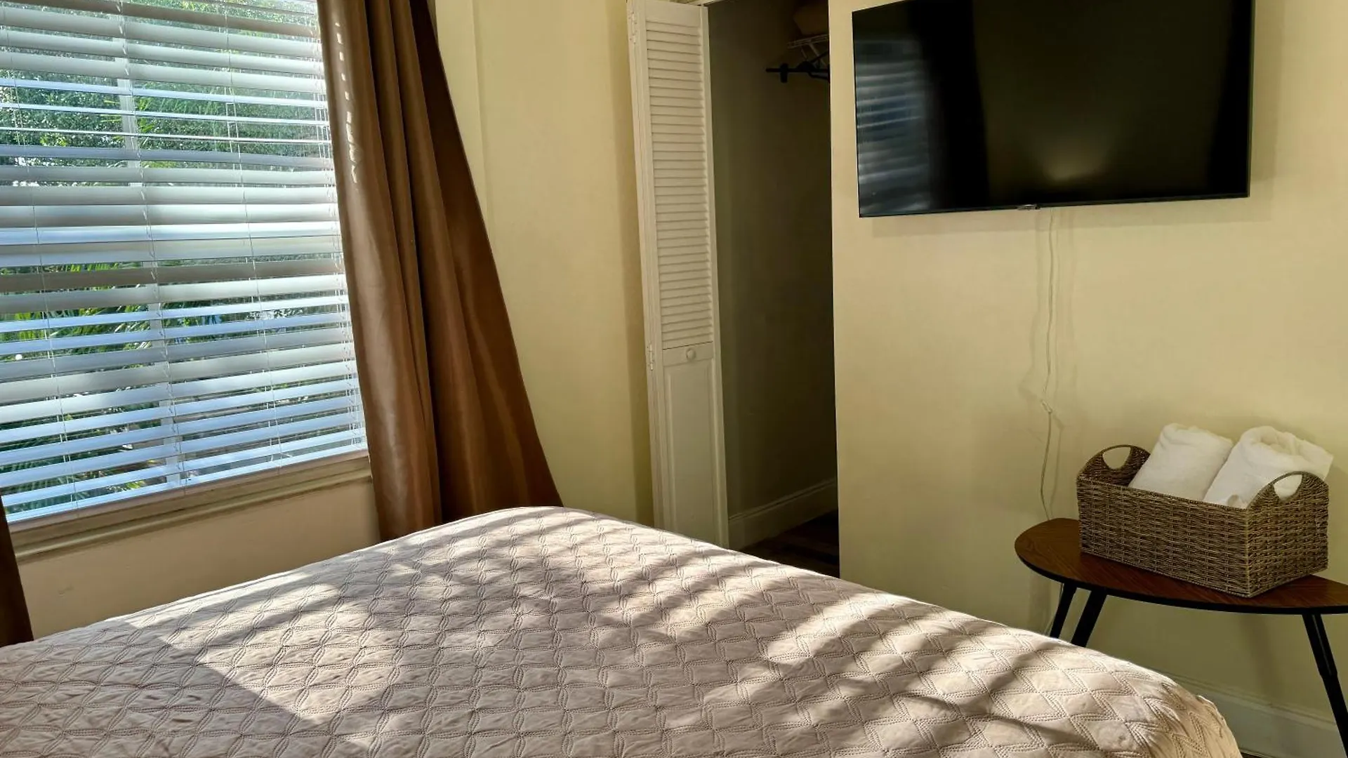 Homestay Private At Centrally Located With Free Parking