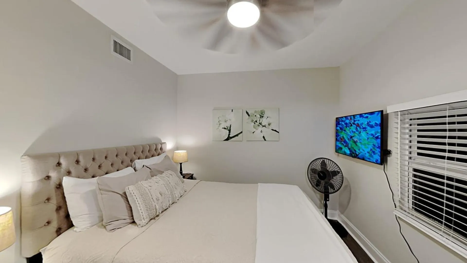 Private At Centrally Located With Free Parking Homestay