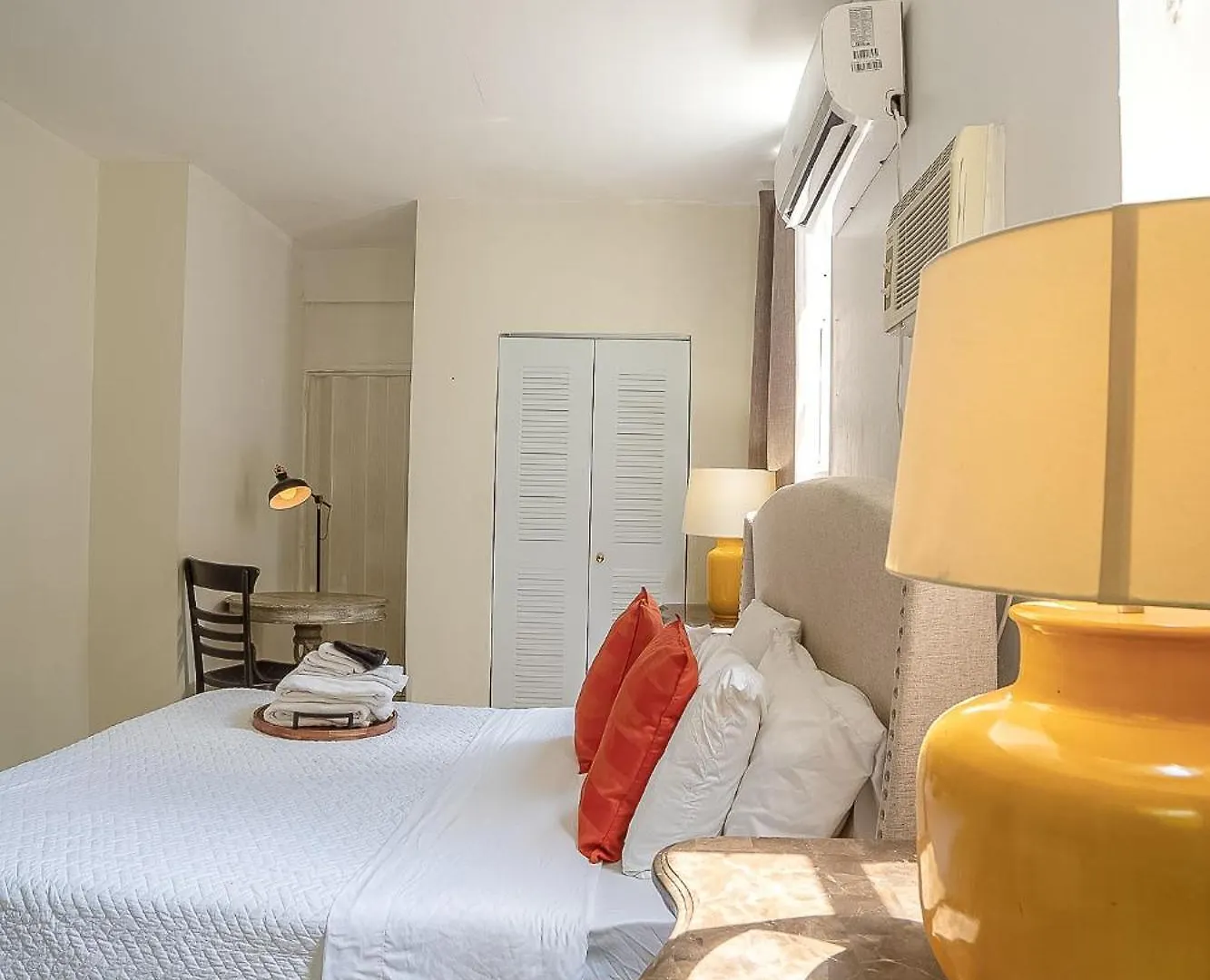 Private At Miami, Buena Vista With Parking Homestay