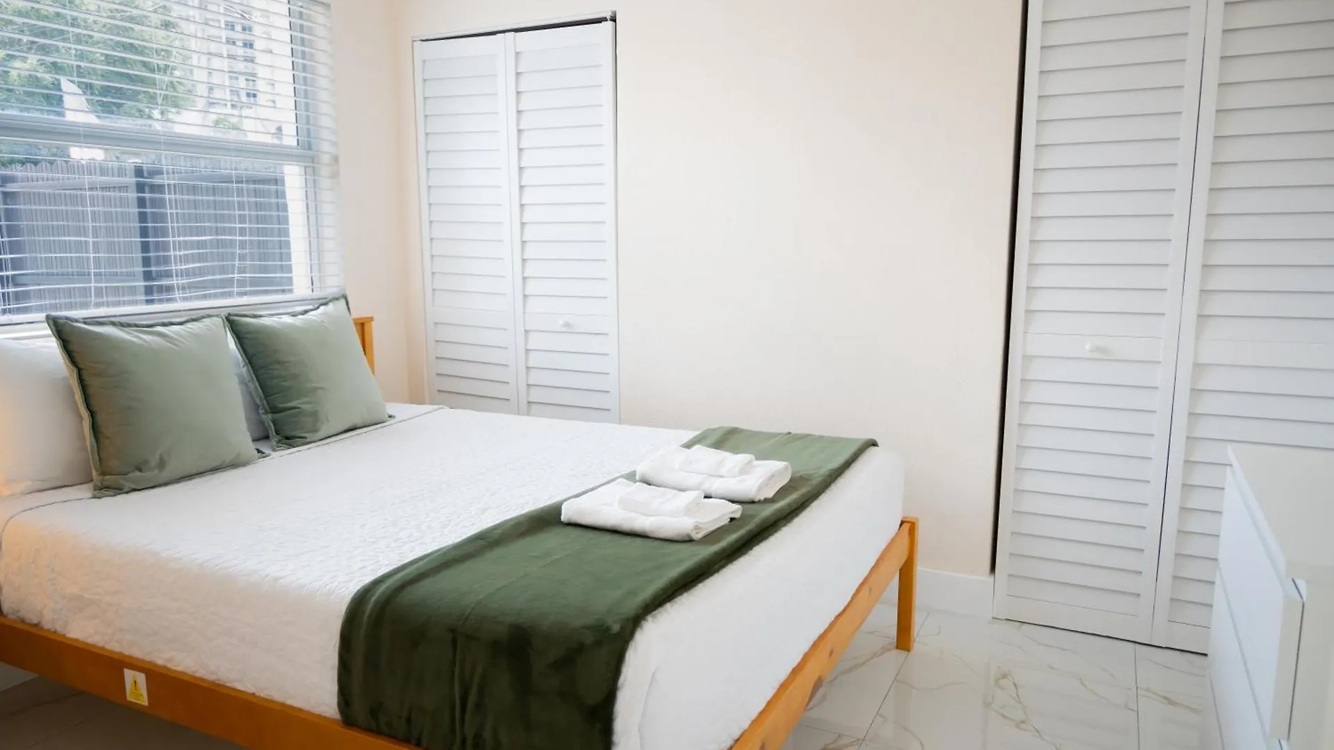 Getaway In Little Havana Near Airport, Wynwood, Calle 8 Brickell, Coral Gables And , Fenced Parking Apartment
