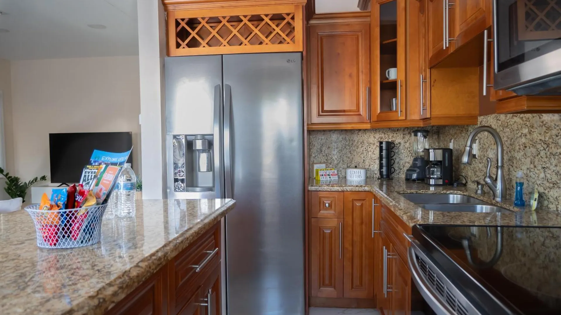 Apartment Getaway In Little Havana Near Airport, Wynwood, Calle 8 Brickell, Coral Gables And , Fenced Parking