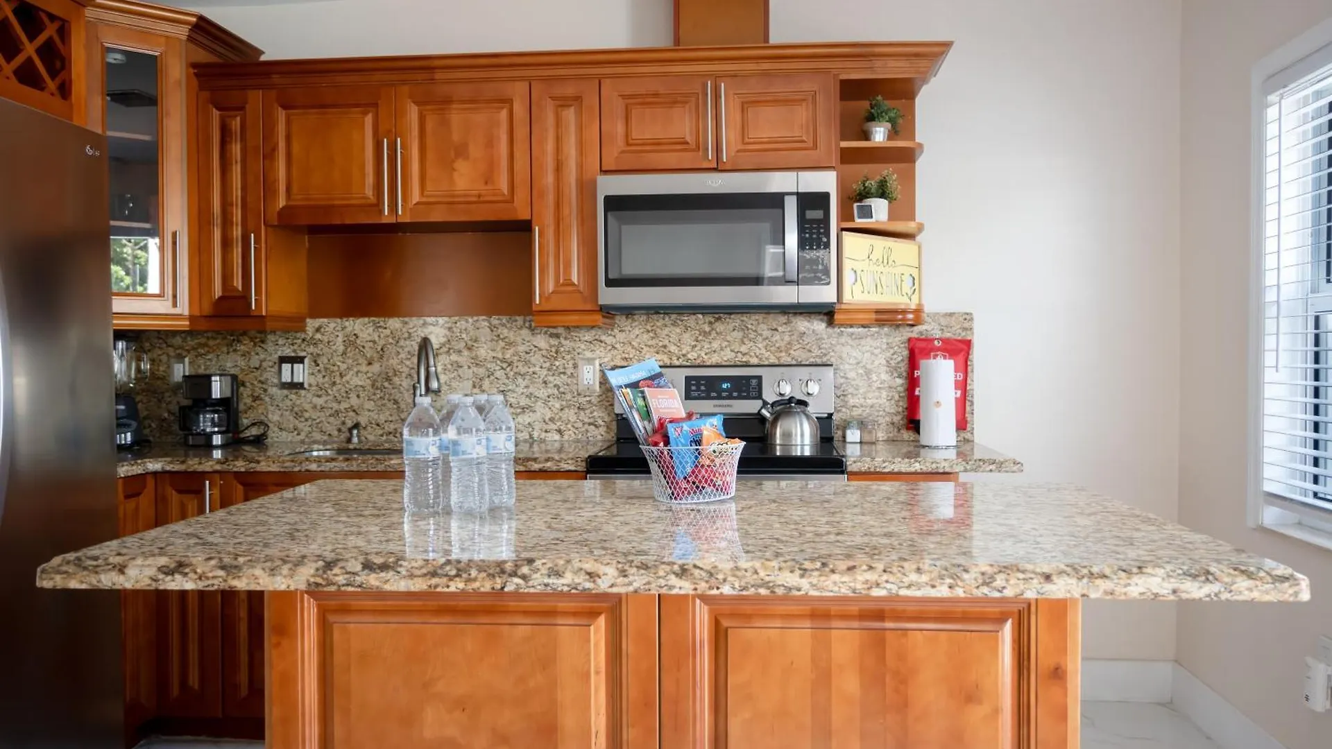 Getaway In Little Havana Near Airport, Wynwood, Calle 8 Brickell, Coral Gables And , Fenced Parking *