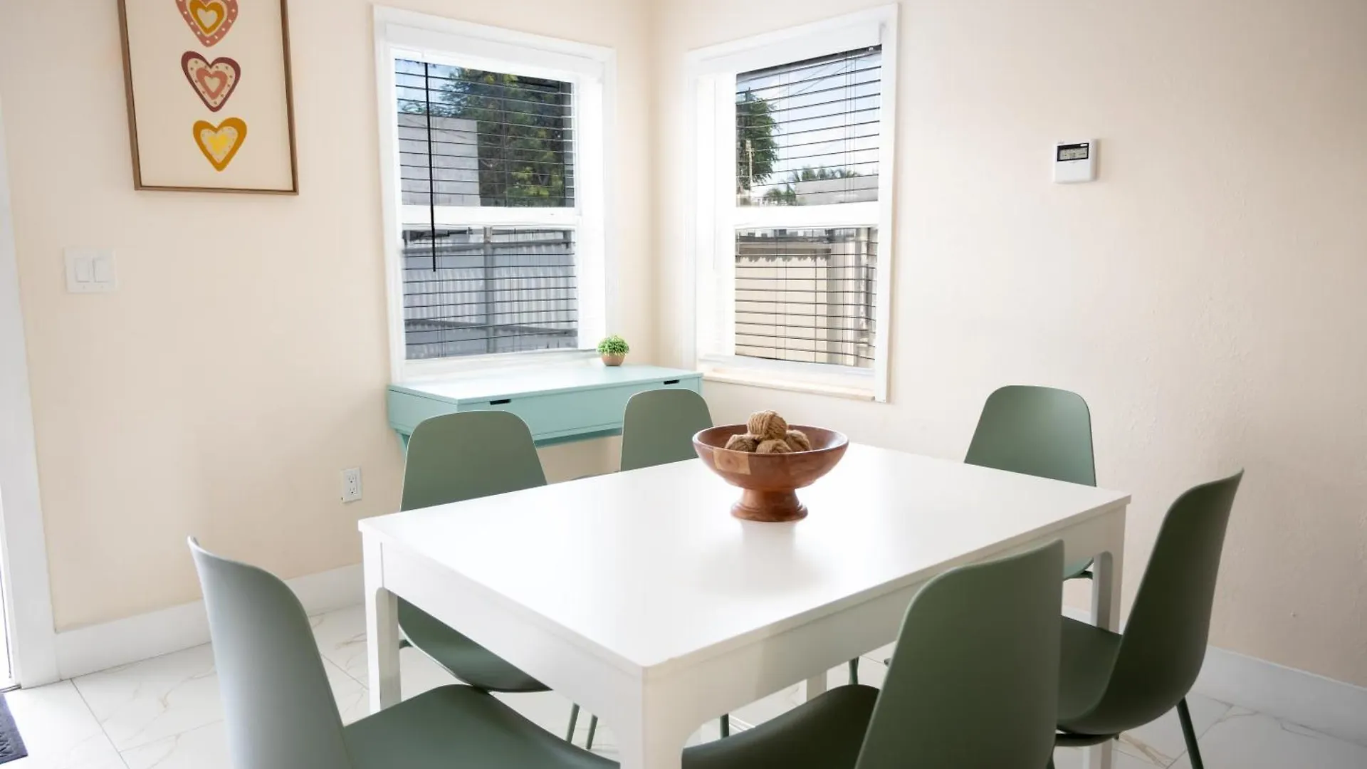 Getaway In Little Havana Near Airport, Wynwood, Calle 8 Brickell, Coral Gables And , Fenced Parking Apartment