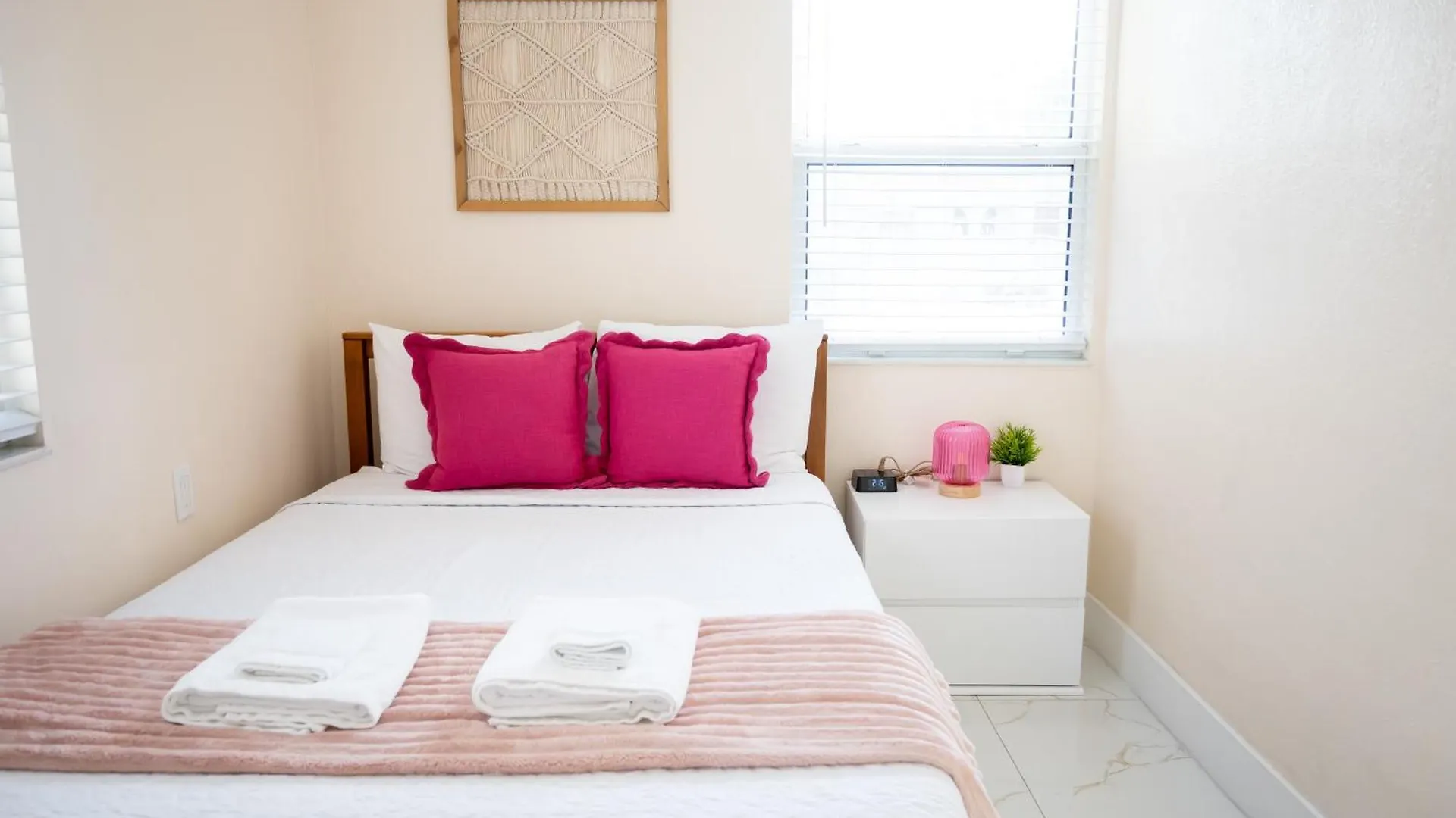 Apartment Getaway In Little Havana Near Airport, Wynwood, Calle 8 Brickell, Coral Gables And , Fenced Parking
