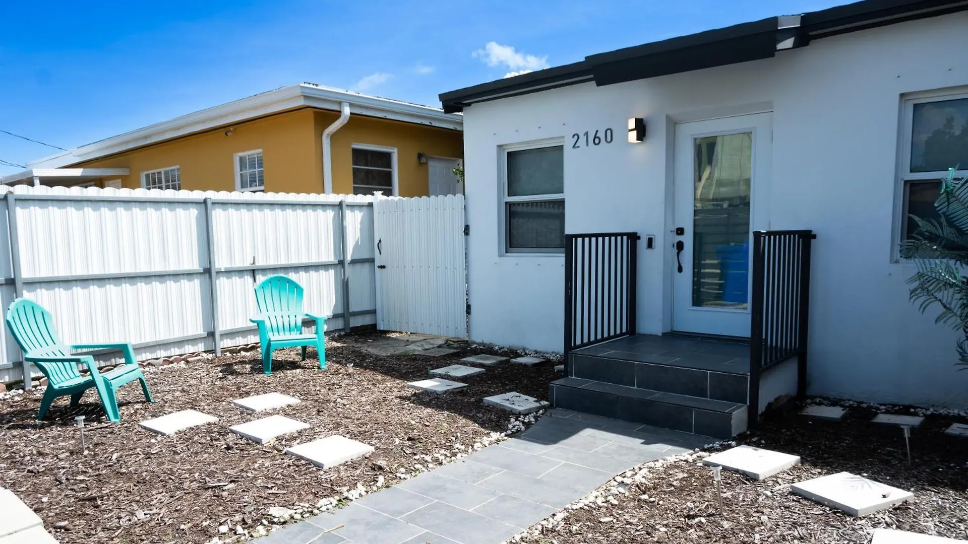 Apartment Getaway In Little Havana Near Airport, Wynwood, Calle 8 Brickell, Coral Gables And , Fenced Parking Miami