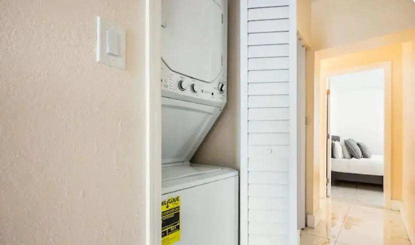 Apartment Cozy Airport, Kingbed, Fenced Parking - Little Havana Near Airport, Wynwood, Calle 8 Brickell, Coral Gables And