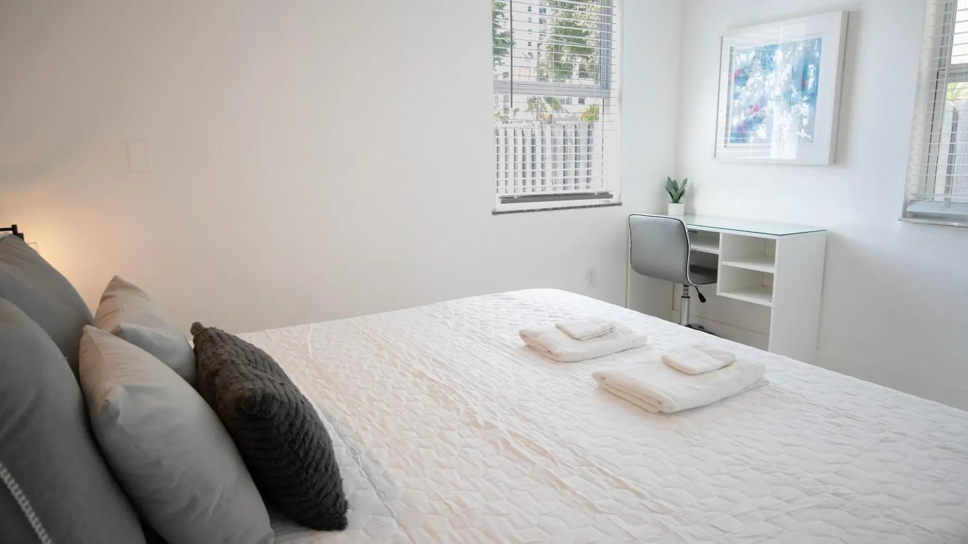 Apartment Cozy Airport, Kingbed, Fenced Parking - Little Havana Near Airport, Wynwood, Calle 8 Brickell, Coral Gables And