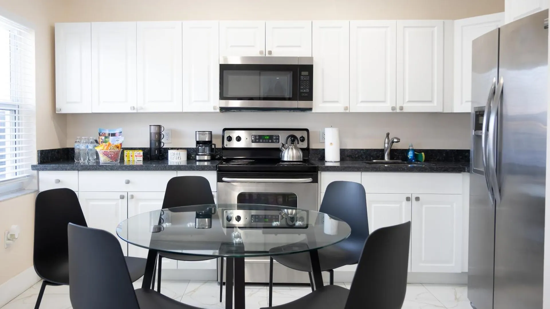 Cozy Airport, Kingbed, Fenced Parking - Little Havana Near Airport, Wynwood, Calle 8 Brickell, Coral Gables And * Miami
