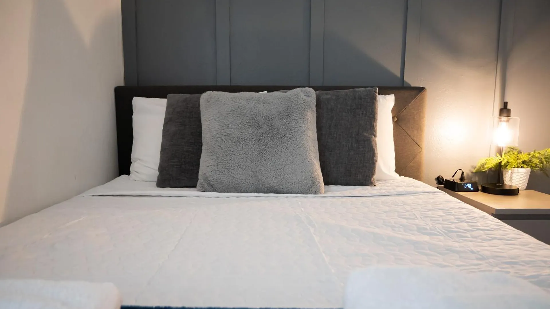 Apartment Cozy Airport, Kingbed, Fenced Parking - Little Havana Near Airport, Wynwood, Calle 8 Brickell, Coral Gables And Miami