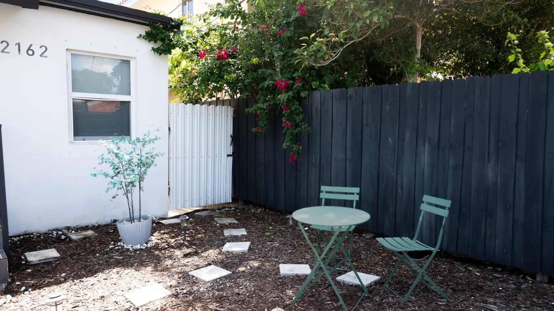 Apartment Cozy Airport, Kingbed, Fenced Parking - Little Havana Near Airport, Wynwood, Calle 8 Brickell, Coral Gables And *