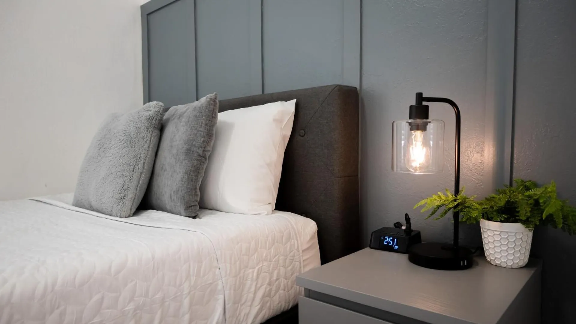 Cozy Airport, Kingbed, Fenced Parking - Little Havana Near Airport, Wynwood, Calle 8 Brickell, Coral Gables And *