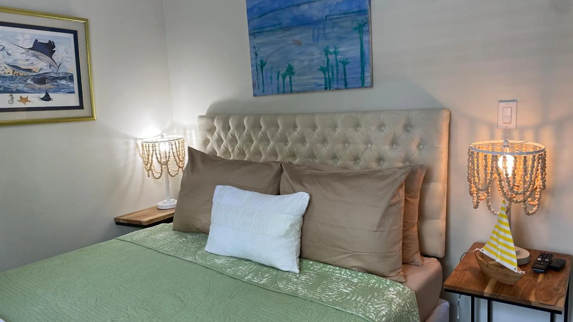 Private At Centrally Located With Free Parking Homestay