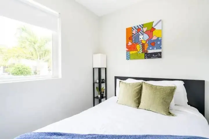 Hot Tub, Games & King Bed - 8min From Airport, & Dt *