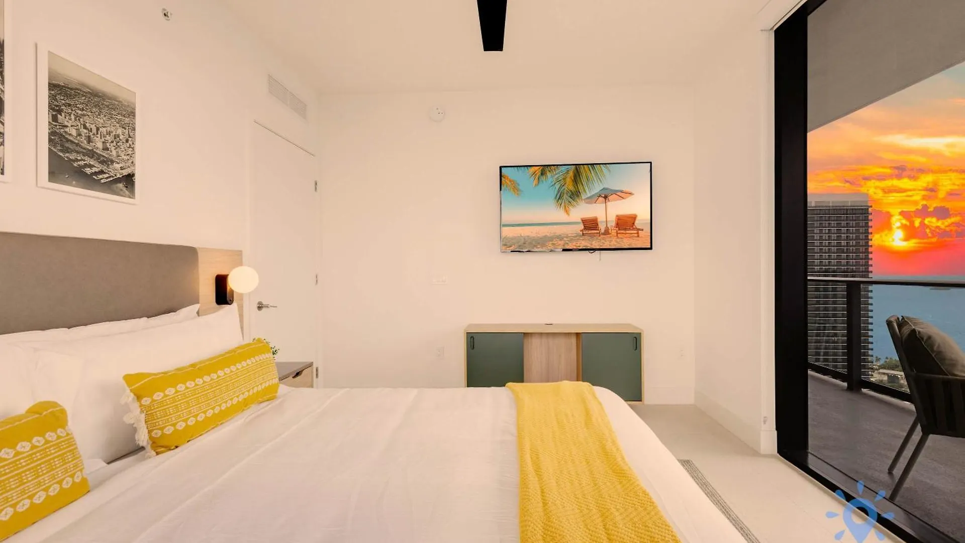 Luxury 2 Bedrooms Balcony Pool & Gym Apartment Miami