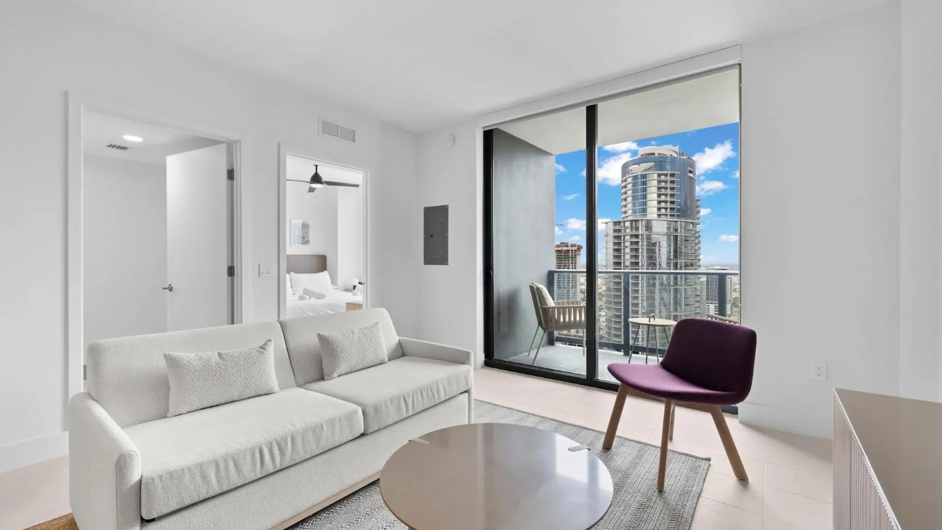 Free Parking! Luxury In Downtown Apartment *