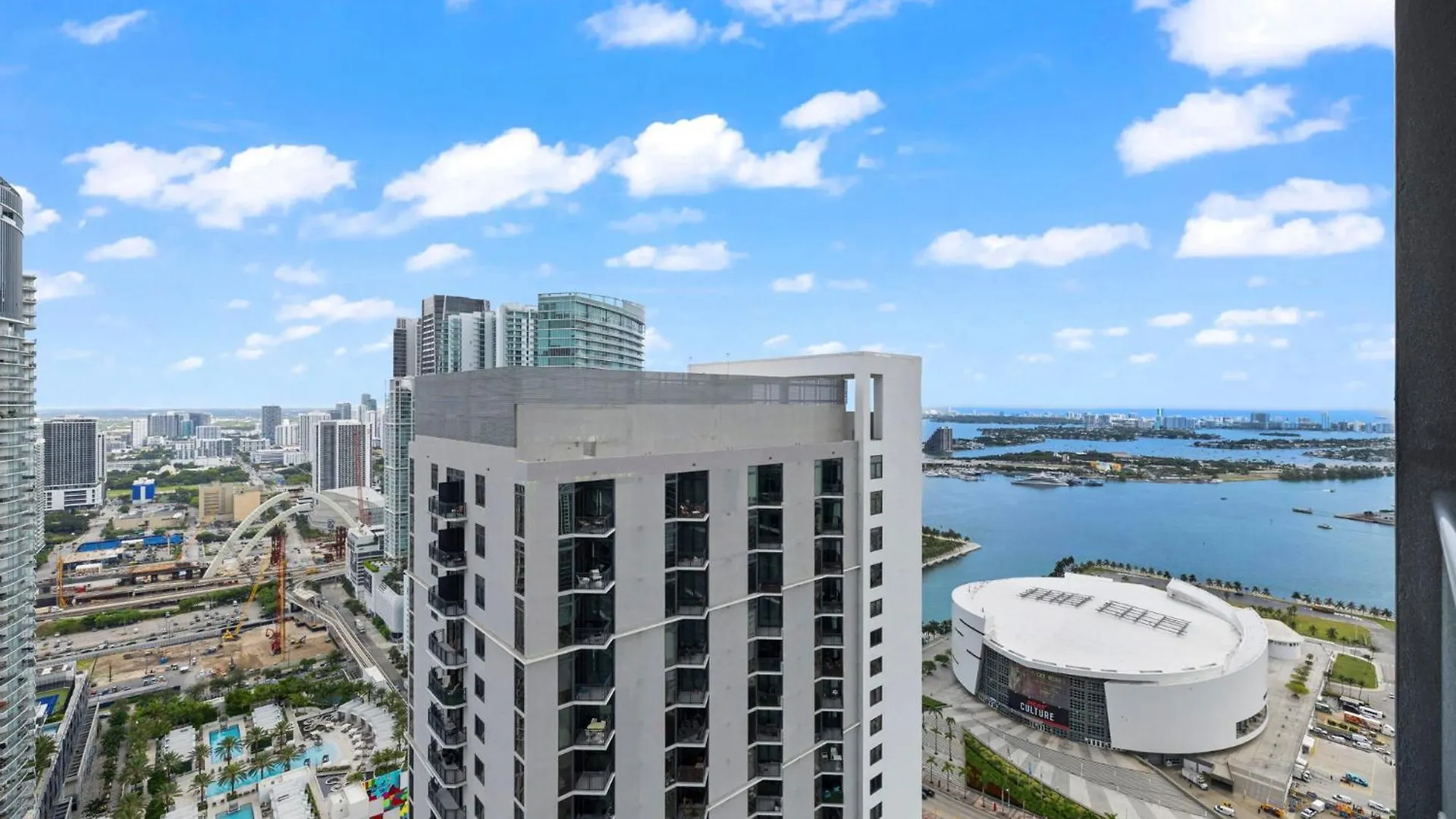 Free Parking! Luxury In Downtown * Miami