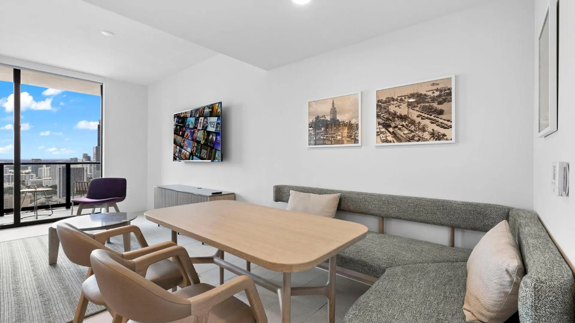 Free Parking! Luxury In Downtown Apartment *