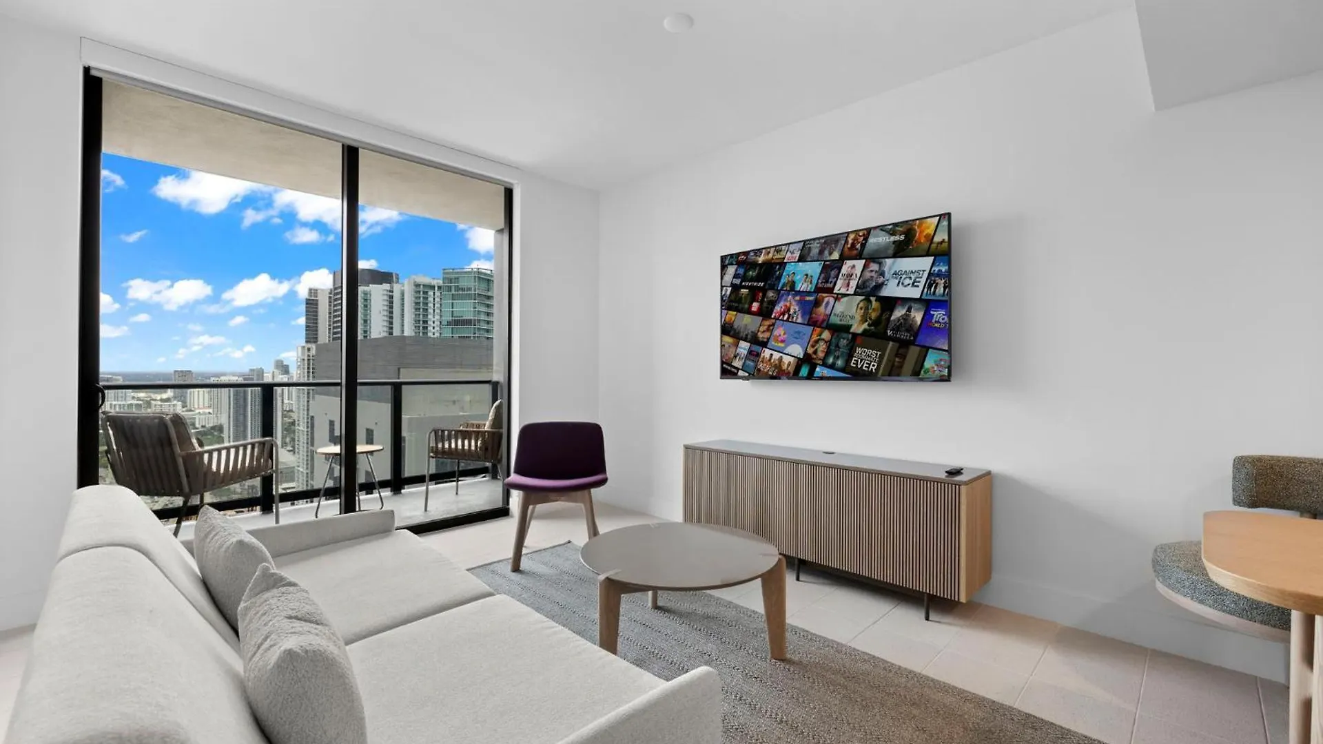 Free Parking! Luxury In Downtown *