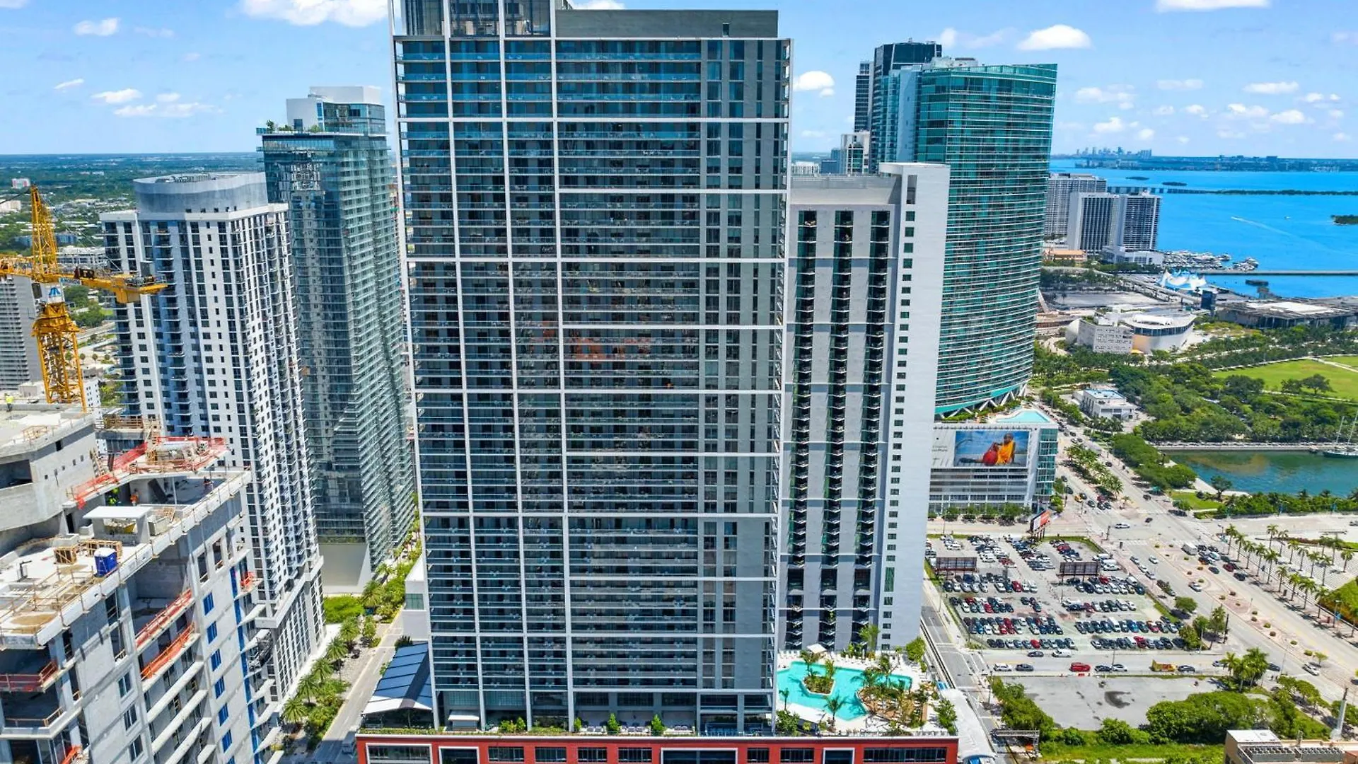 Free Parking! Luxury In Downtown Apartment *