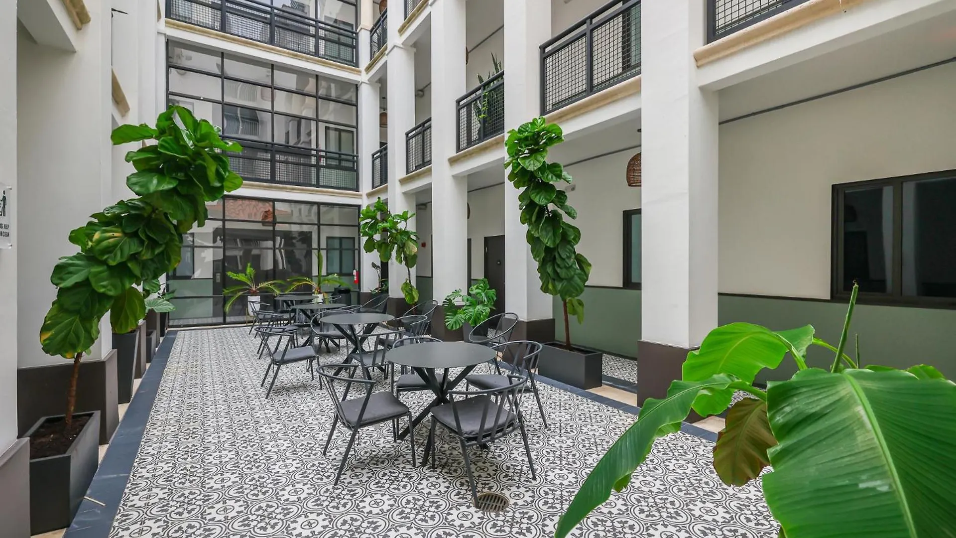 Apartment Roami At The Palace