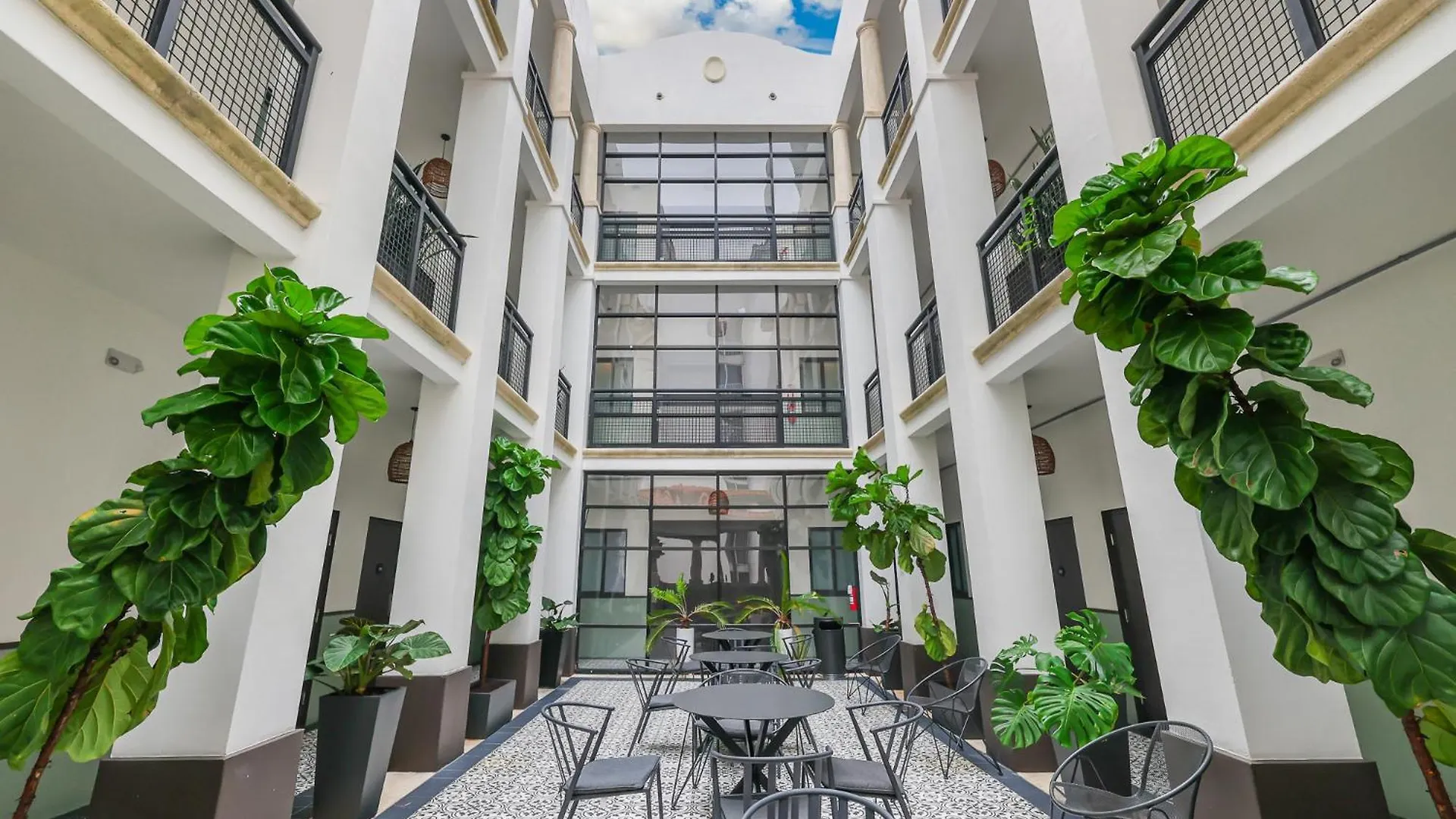 Apartment Roami At The Palace
