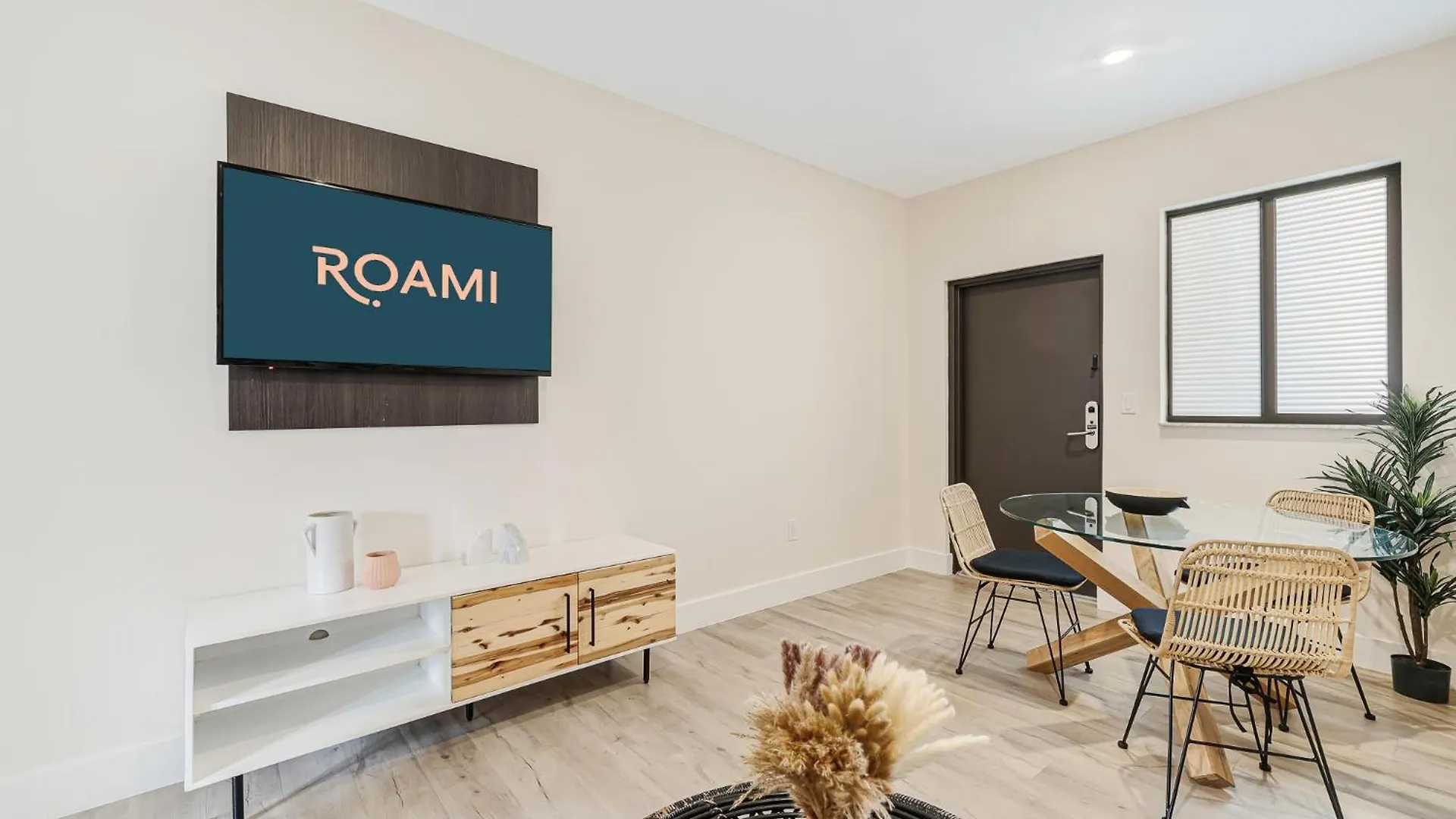 Roami At The Palace Apartment *