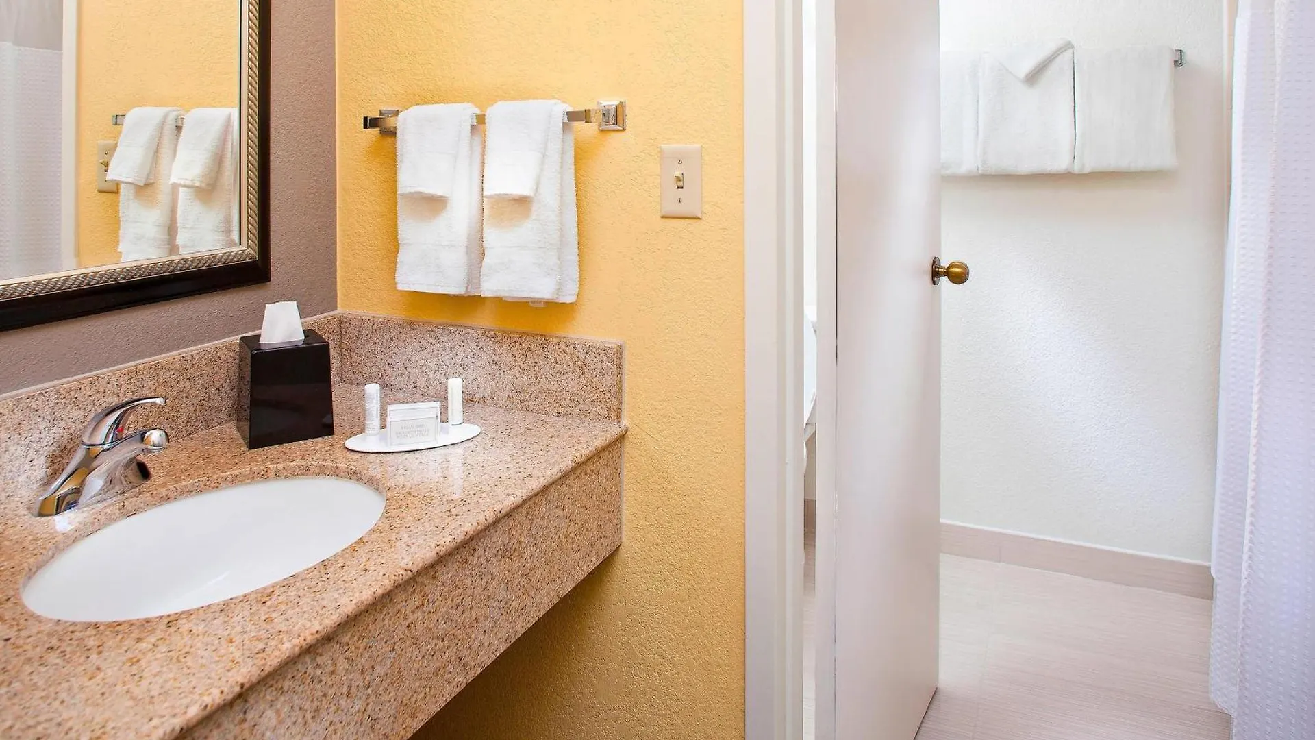 Hotel Courtyard Airport West Doral