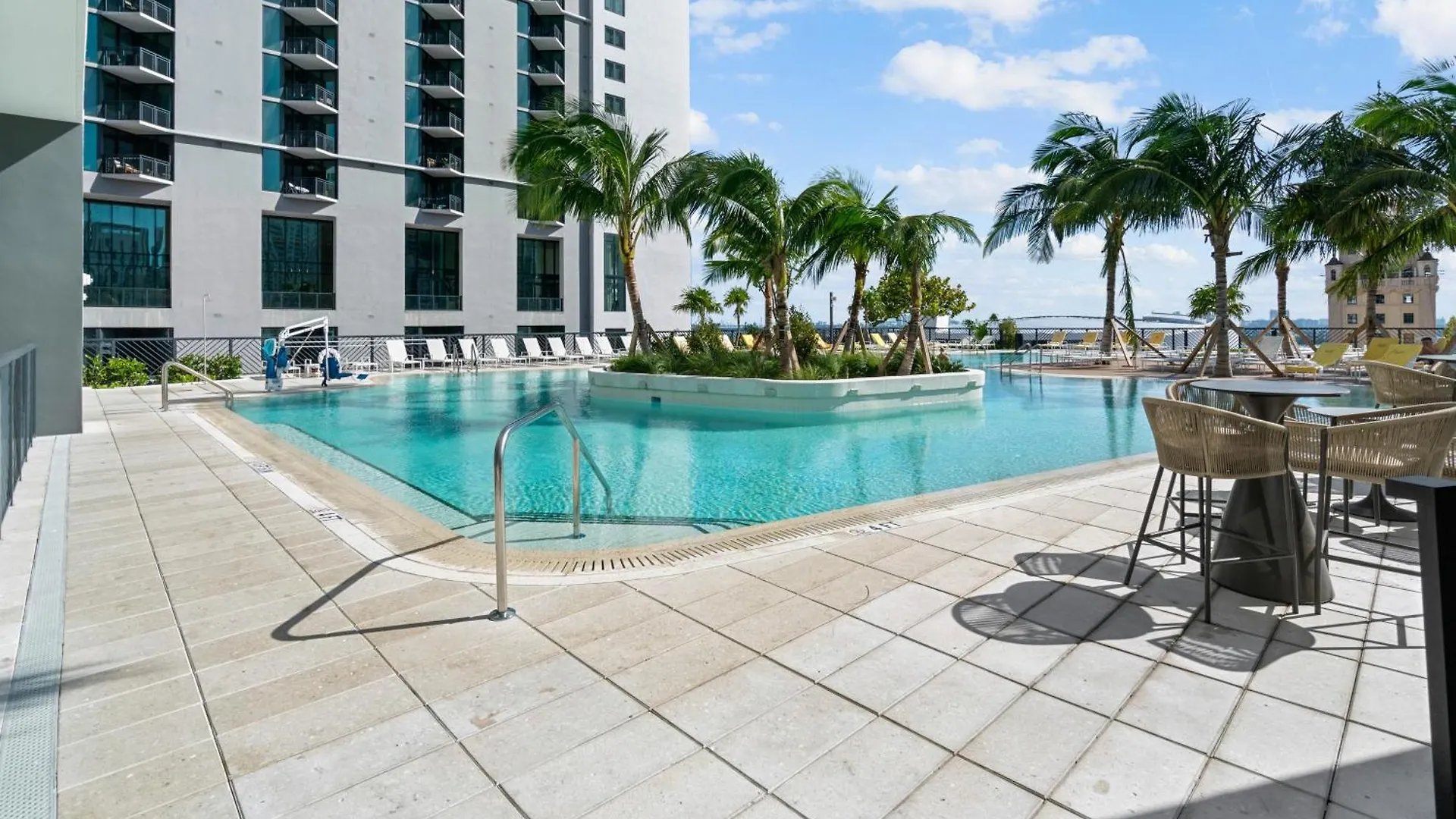 New Luxury 26th Floor In The Heart Of