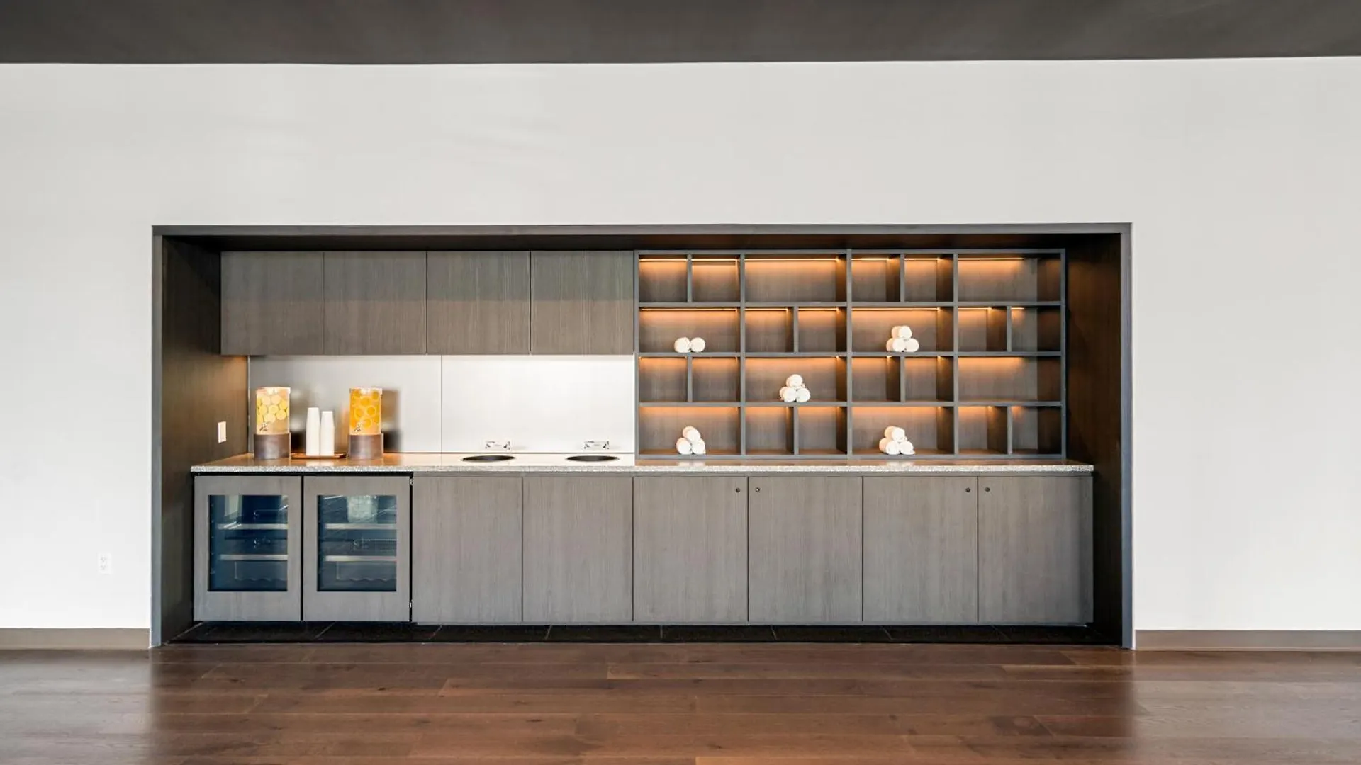 New Luxury 26th Floor In The Heart Of Apartment