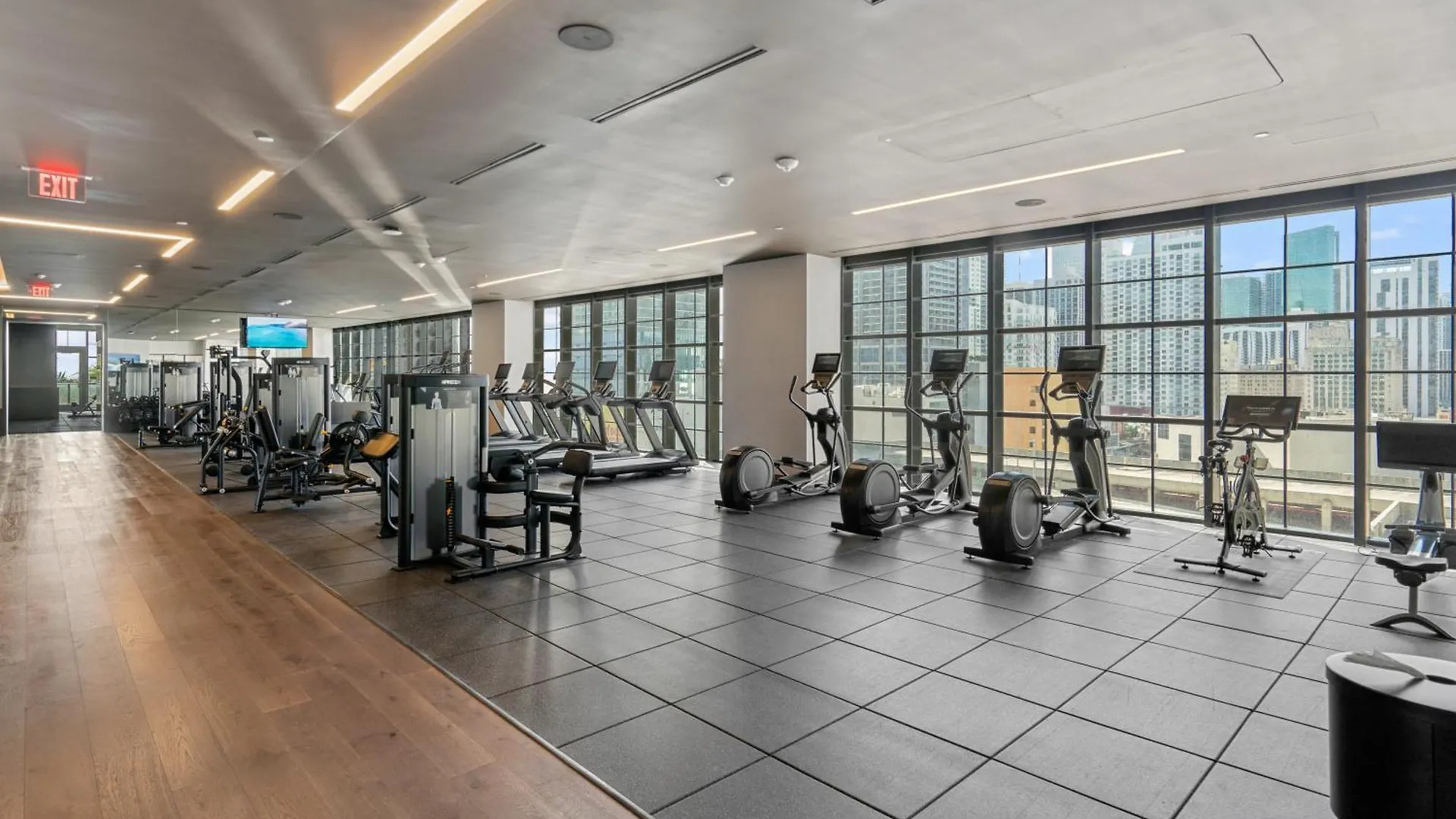 New Luxury 26th Floor In The Heart Of Apartment