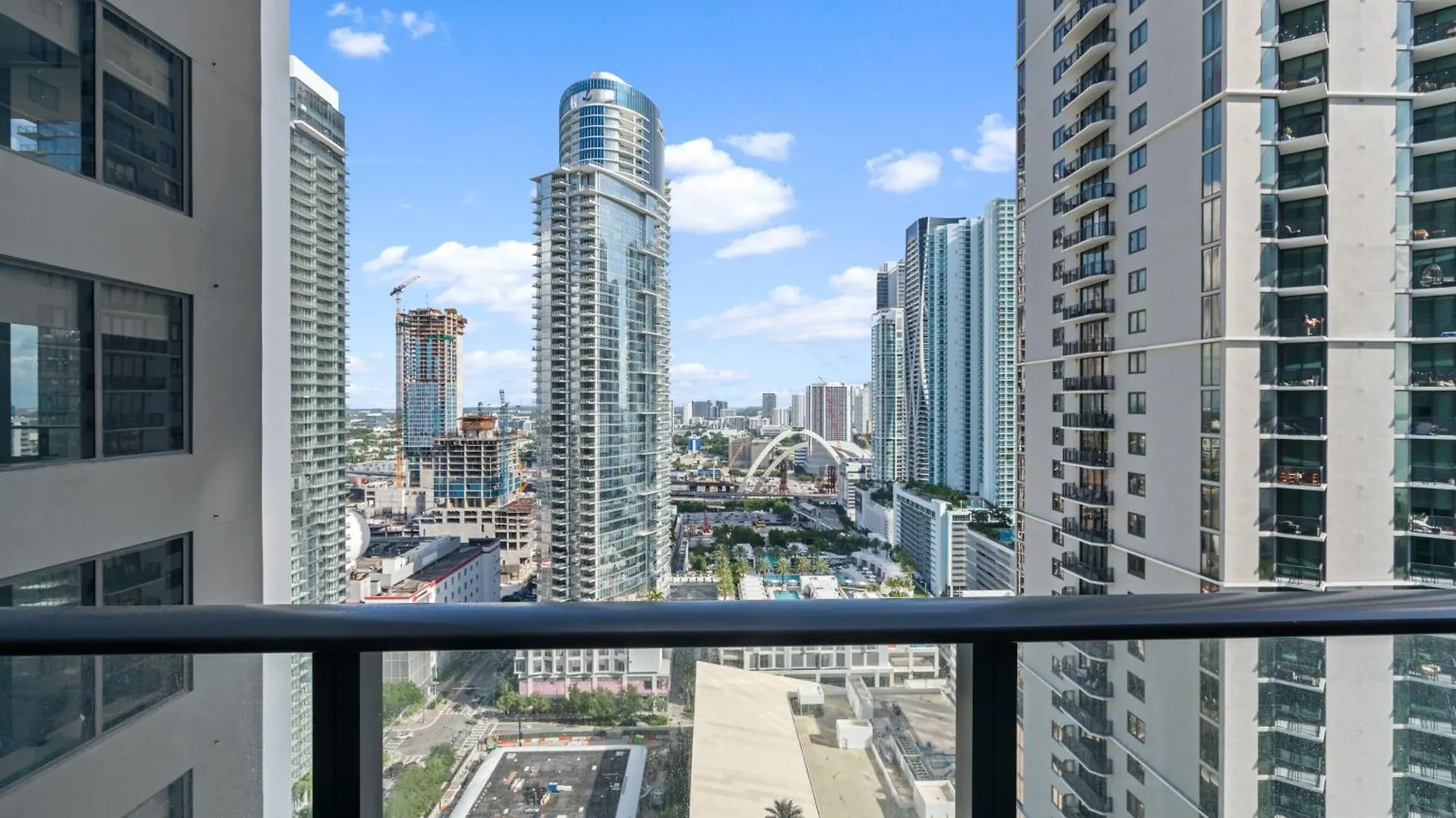 New Luxury 26th Floor In The Heart Of Apartment *