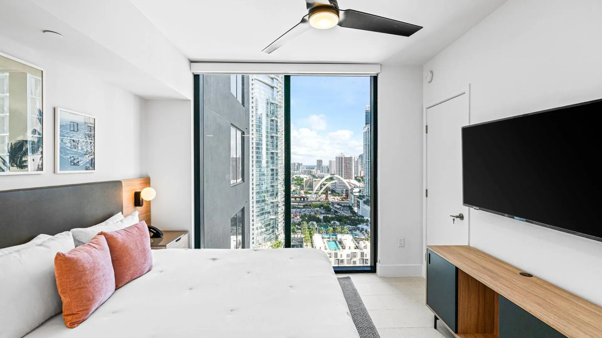 New Luxury 26th Floor In The Heart Of *