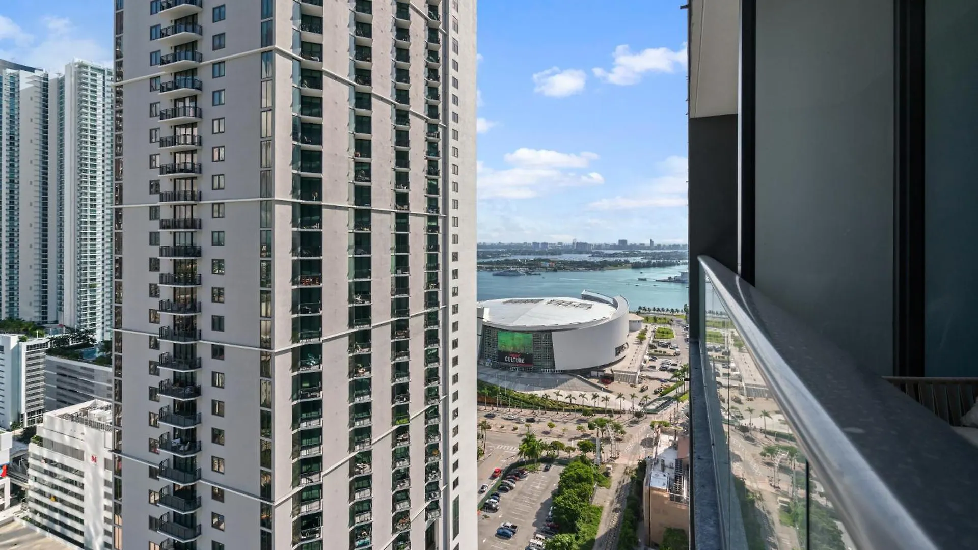 New Luxury 26th Floor In The Heart Of Apartment *