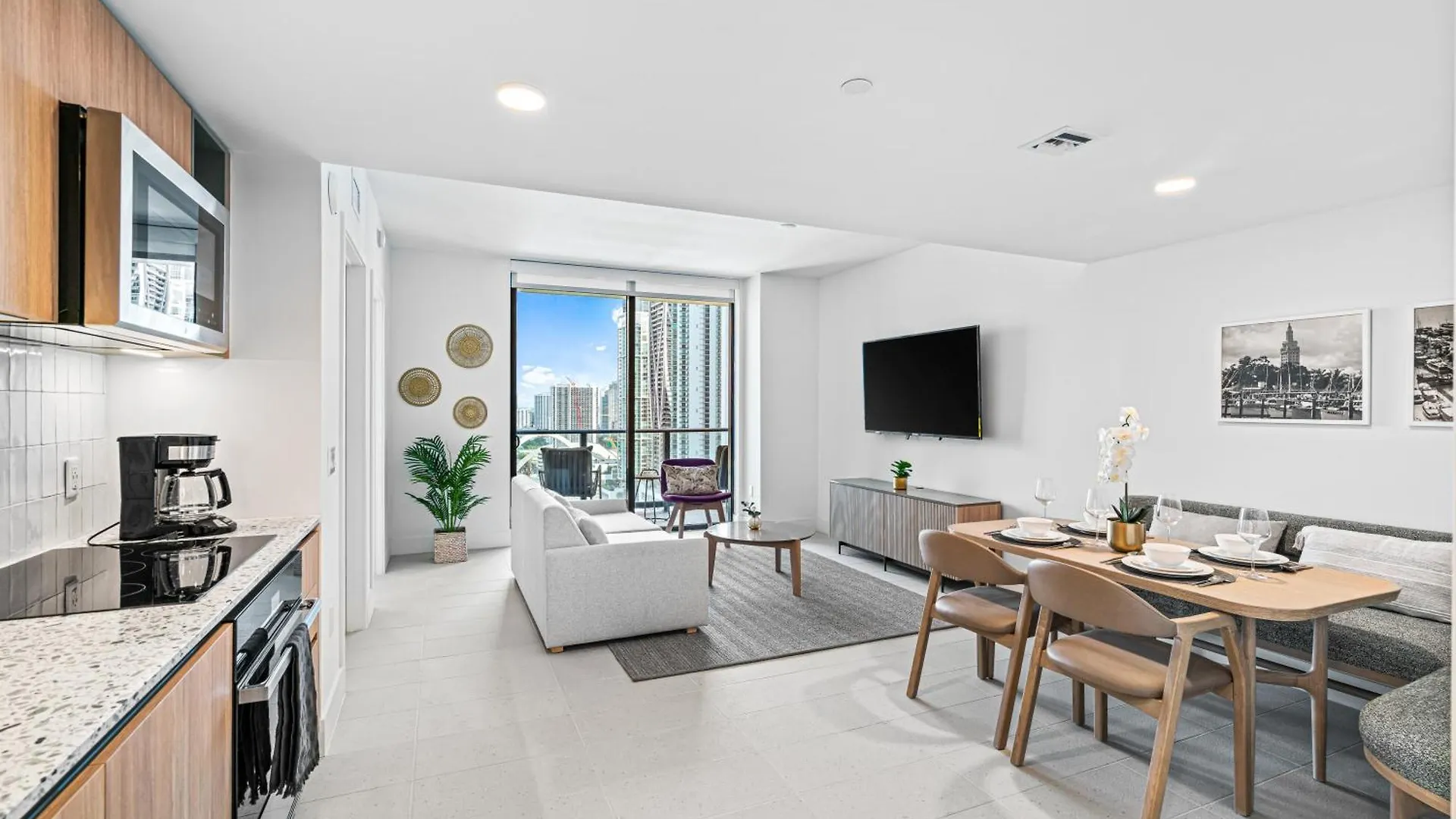 New Luxury 26th Floor In The Heart Of Apartment