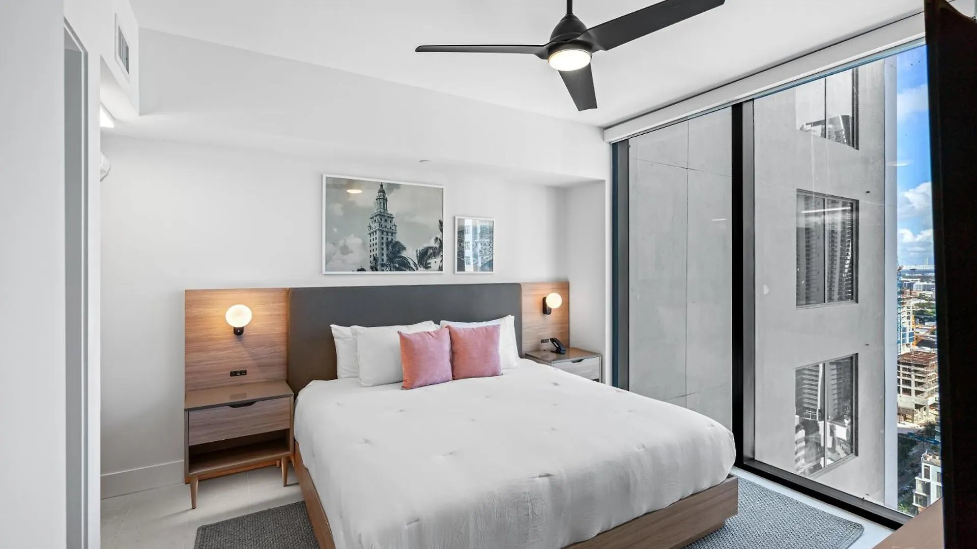 New Luxury 26th Floor In The Heart Of Apartment *
