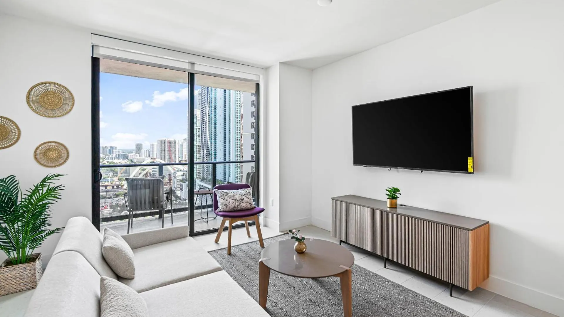 New Luxury 26th Floor In The Heart Of
