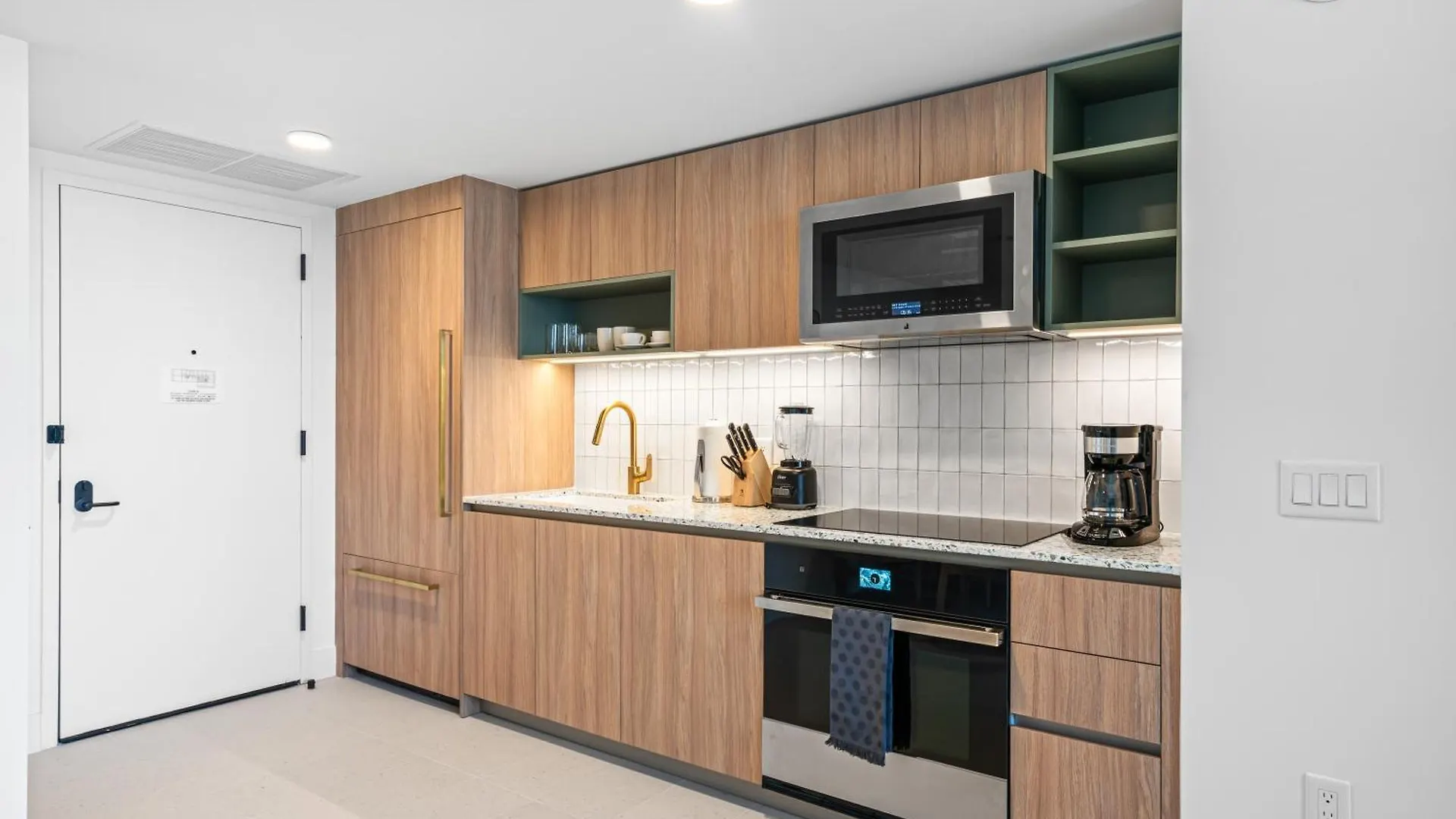 New Luxury 26th Floor In The Heart Of