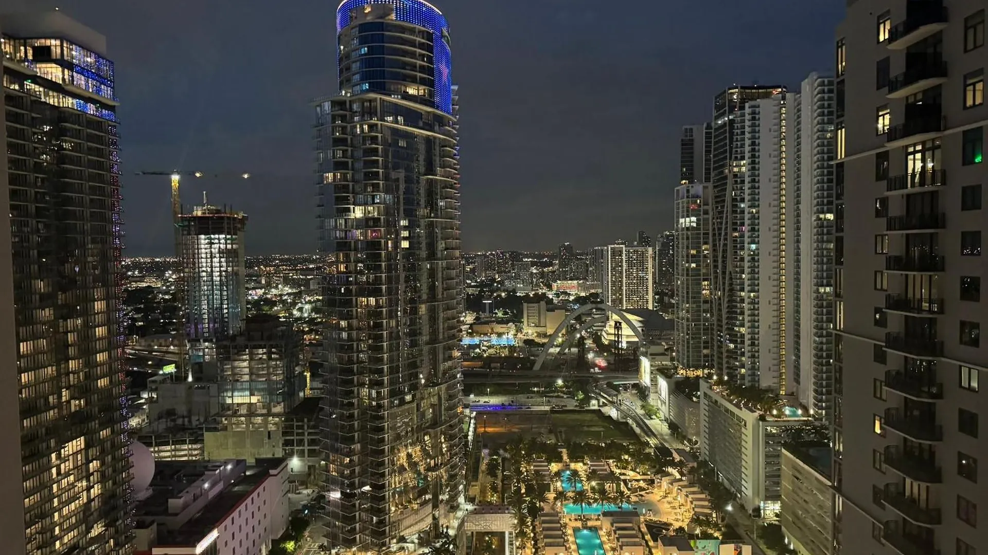 New Luxury 26th Floor In The Heart Of Apartment