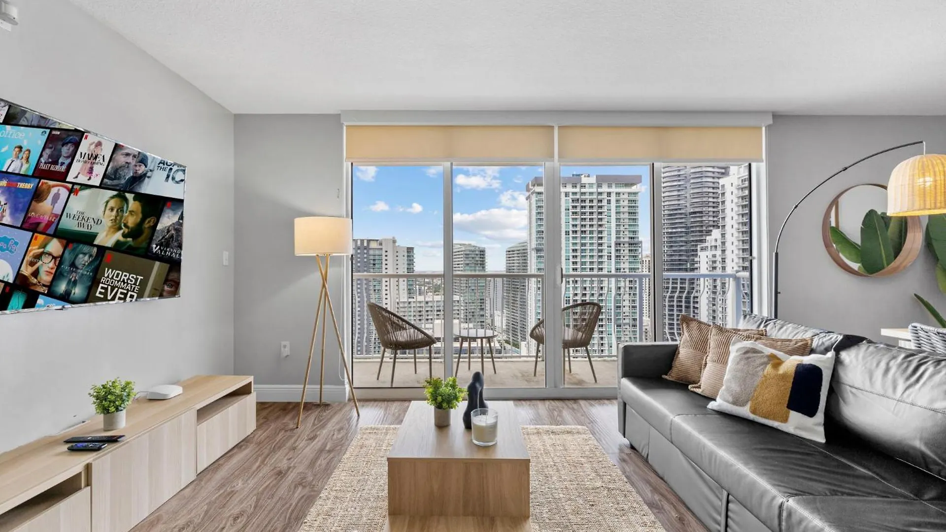 Breathtaking Views & Prime Location In Brickell Apartment