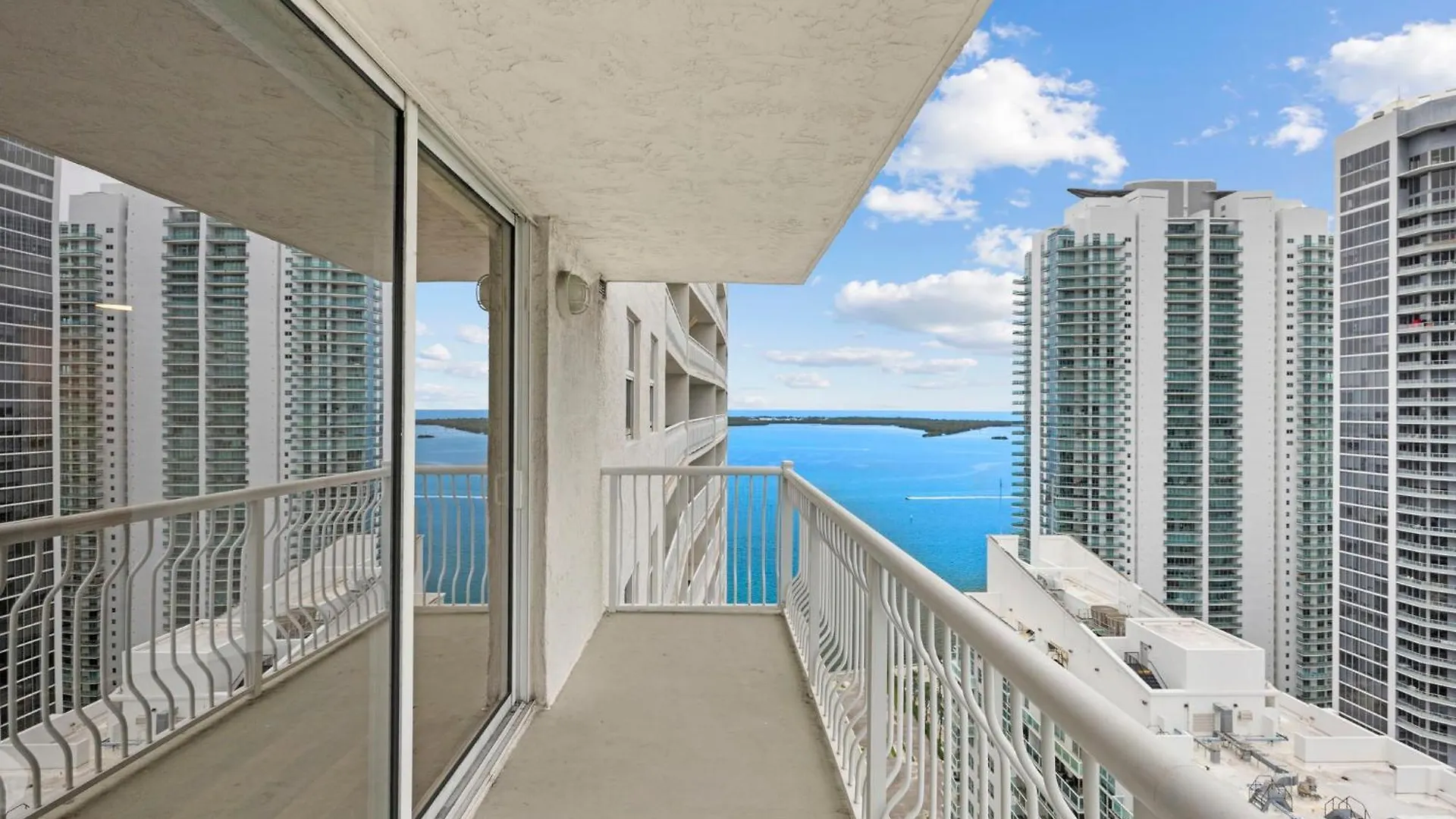Breathtaking Views & Prime Location In Brickell Apartment Miami