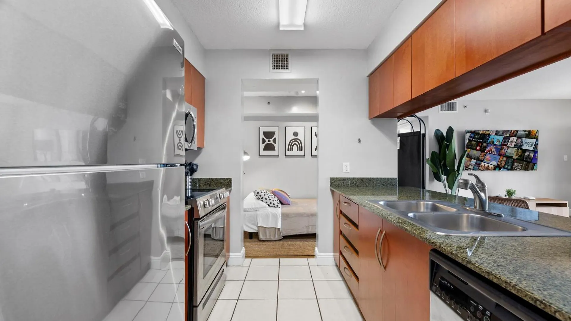 Breathtaking Views & Prime Location In Brickell Apartment