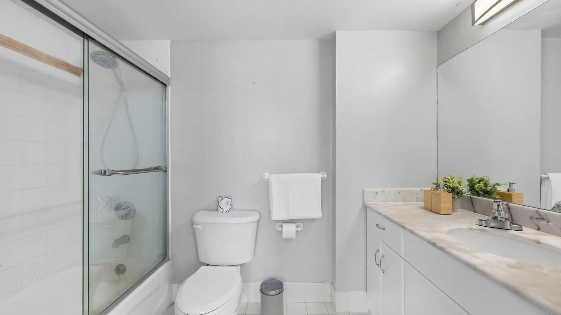 Apartment Breathtaking Views & Prime Location In Brickell *