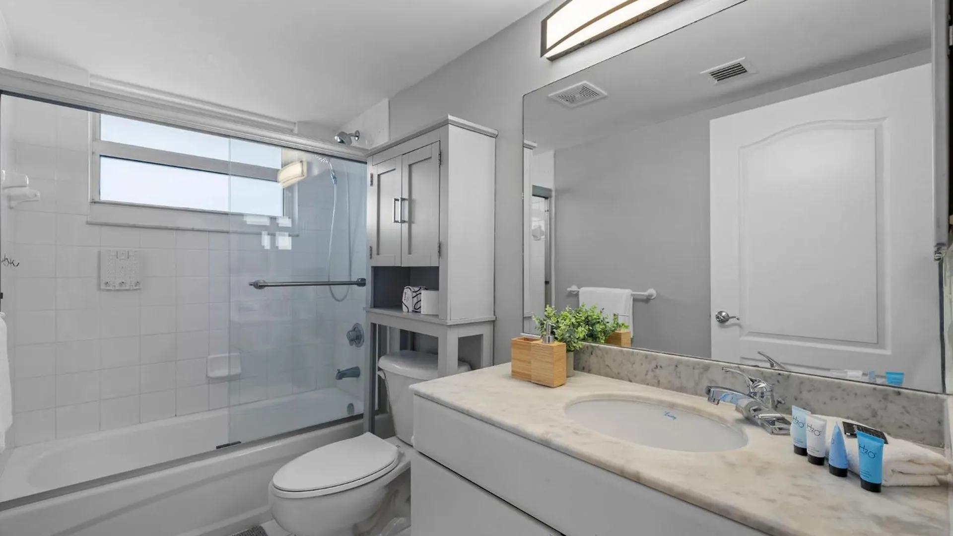Apartment Breathtaking Views & Prime Location In Brickell *