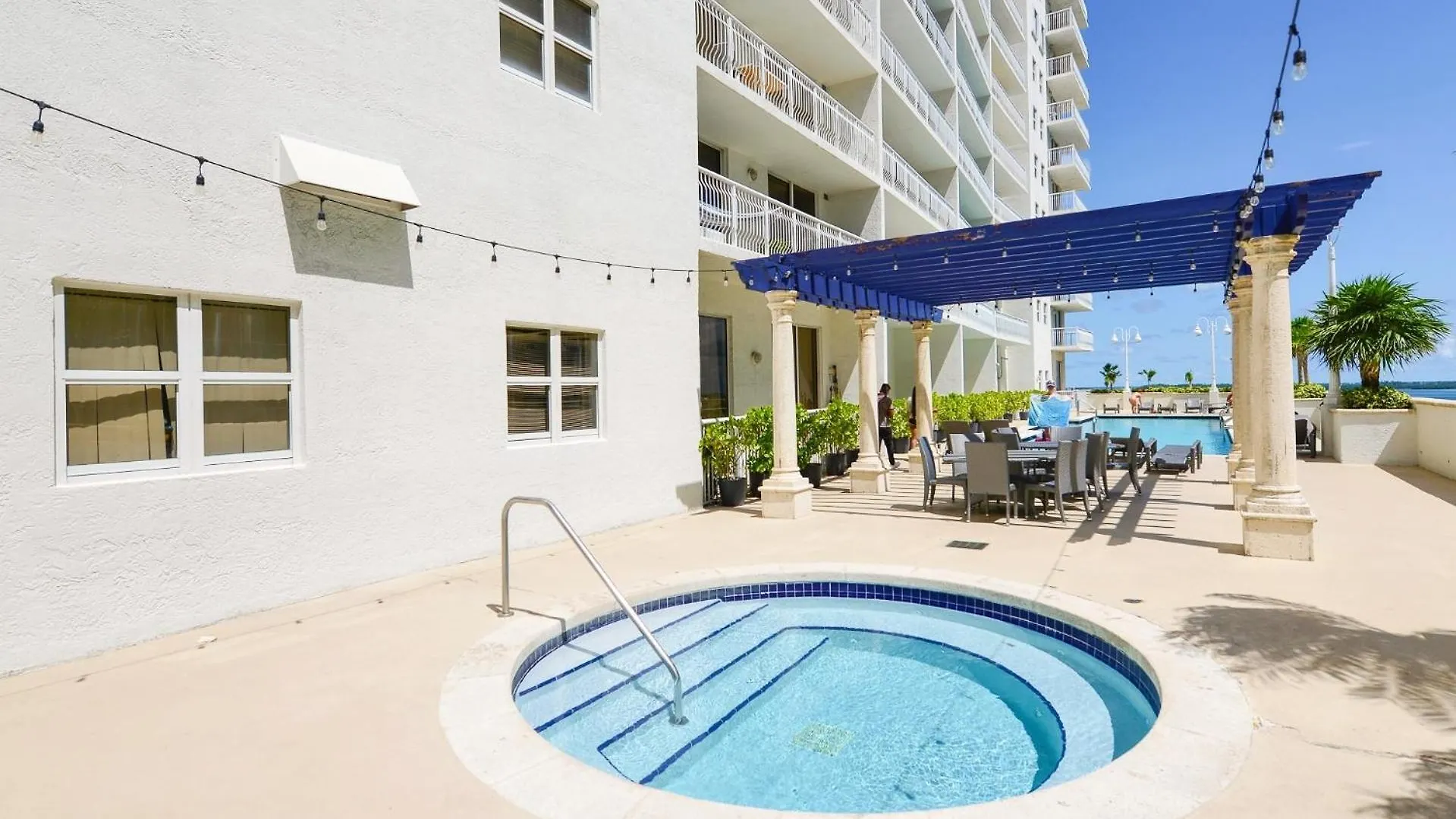 Breathtaking Views & Prime Location In Brickell Apartment