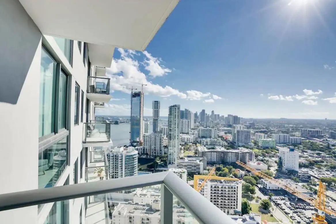 Paraiso- Rooftop Pool Views And Prime Location Holiday home Miami