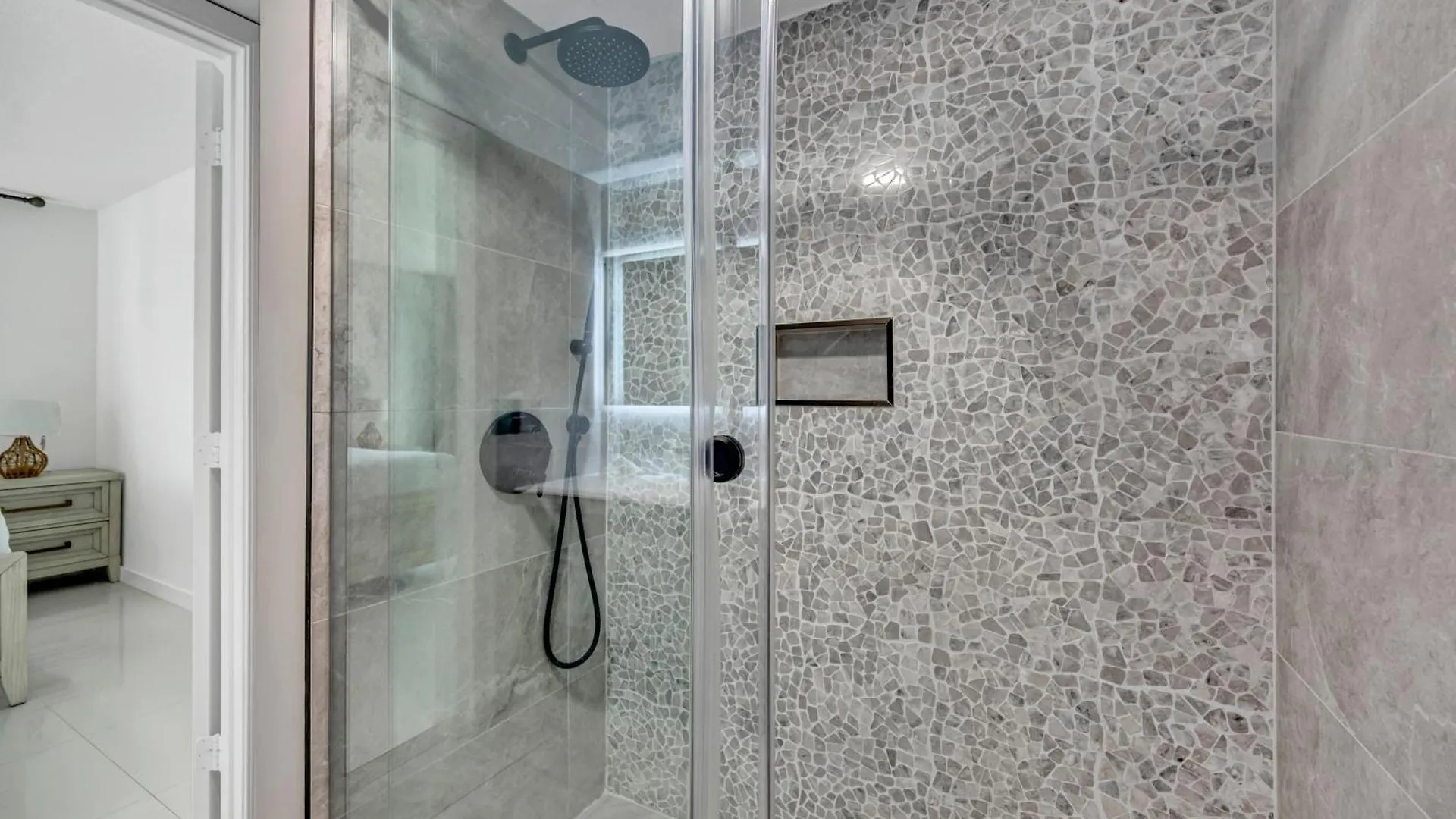 The Club - 1200 Brickell Bay Drive Apartment Miami